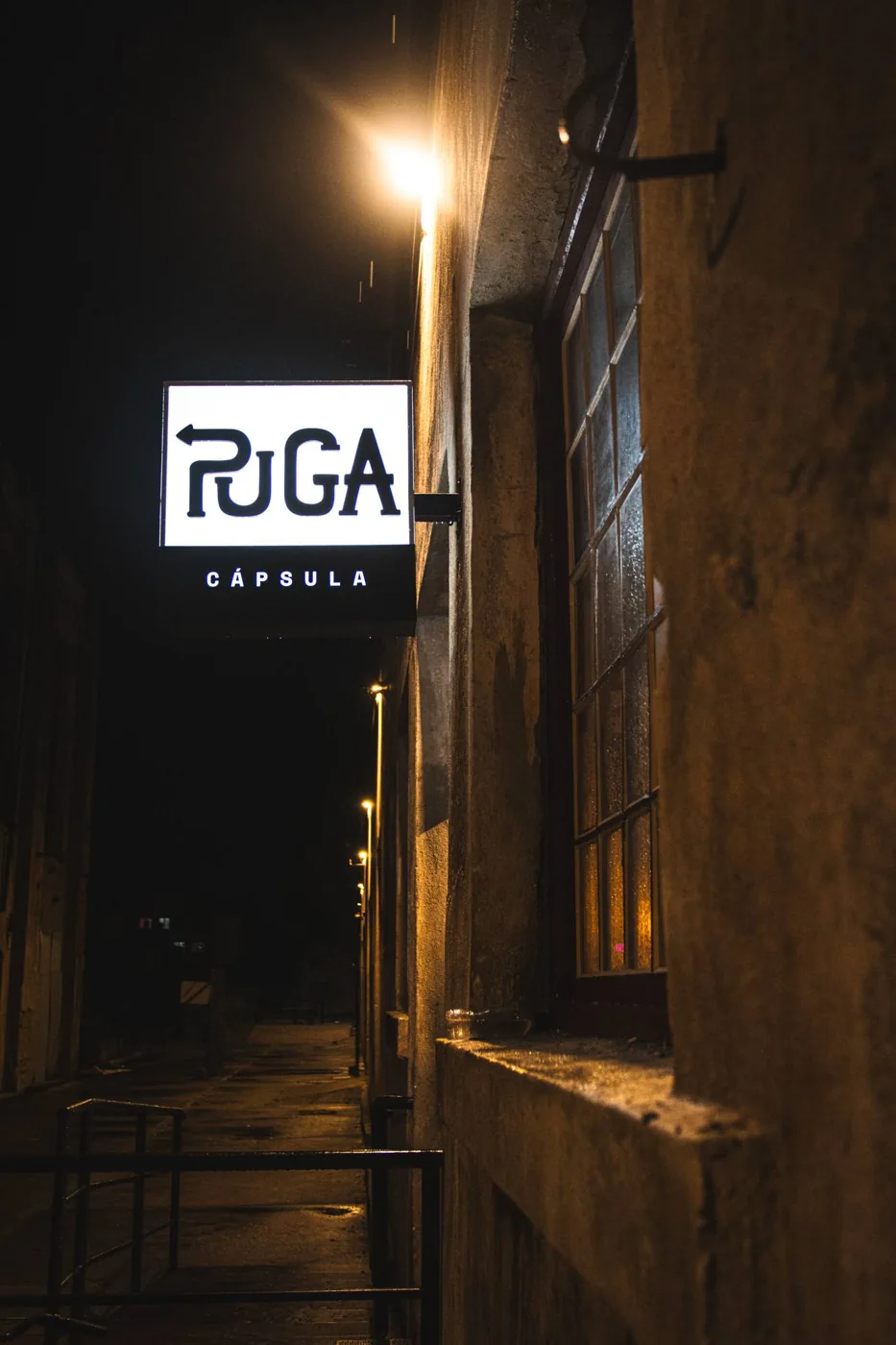 Letreiro do PUGA Cápsula na fachada da Nova Rheingantz
